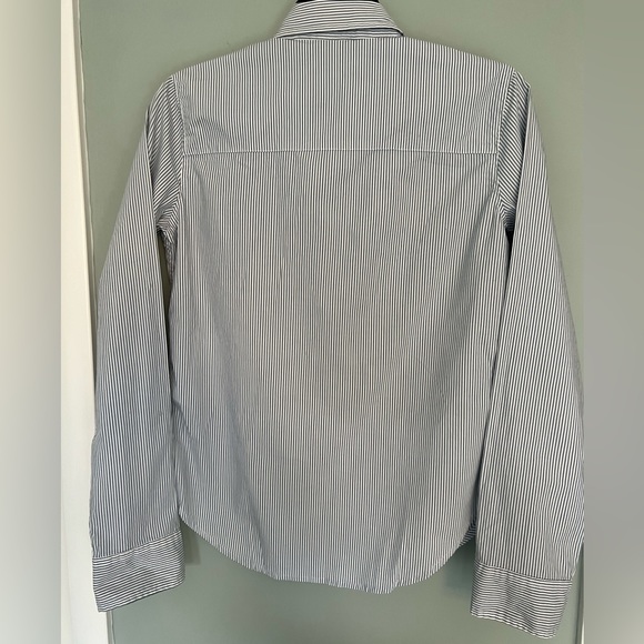 Abercrombie shirt size Xs - Picture 3 of 6